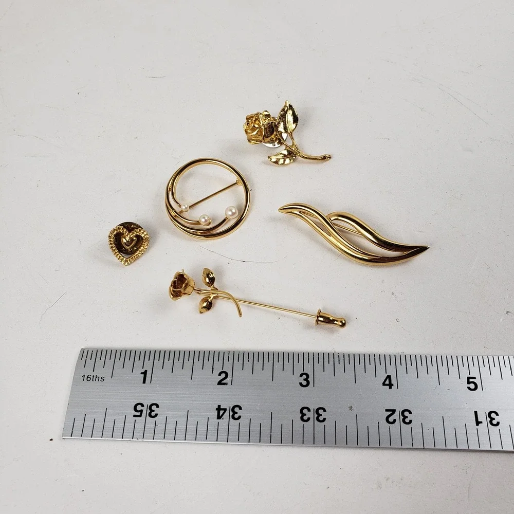 Vintage Gold Tone Brooch Pin Lot 5pc (2 Monet) Pearl Rose Heart Stick Pin Set